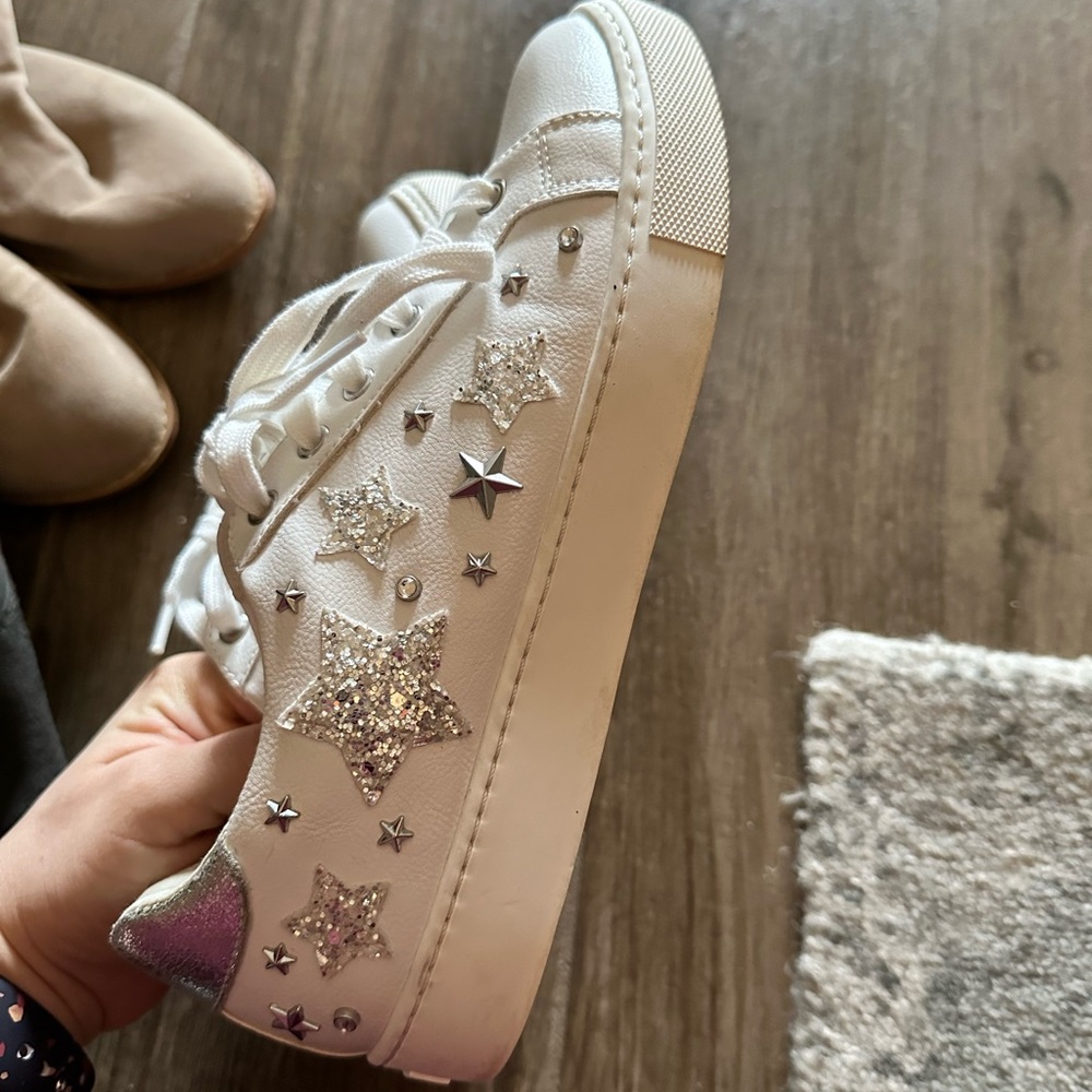 Women’s sparkle star sneakers